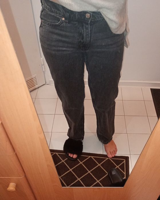 Perfect jeans rozmiar 36 szare proste nogawki niewysoki stan
Nie mają