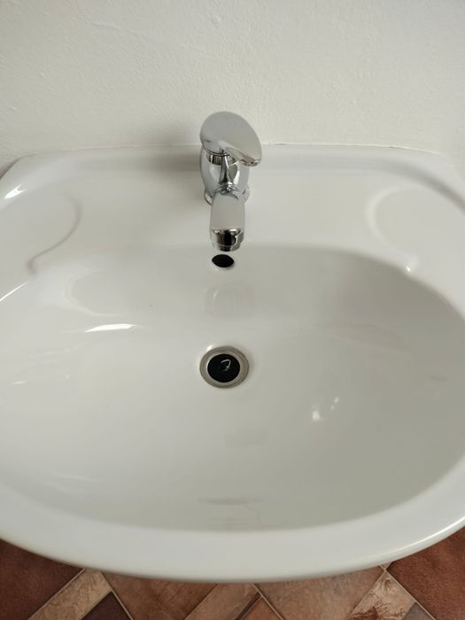 Umywalka wraz z baterią