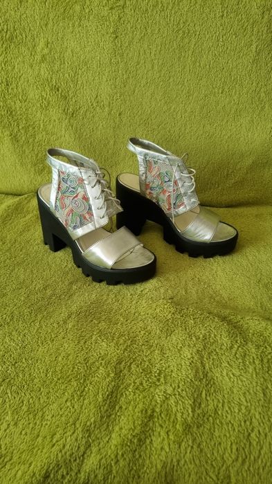 Босоніжки шкіряні