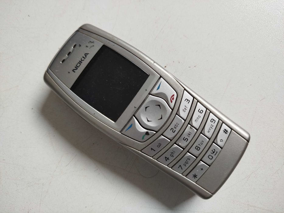 Telefon komórkowy Nokia 6610 zabytek