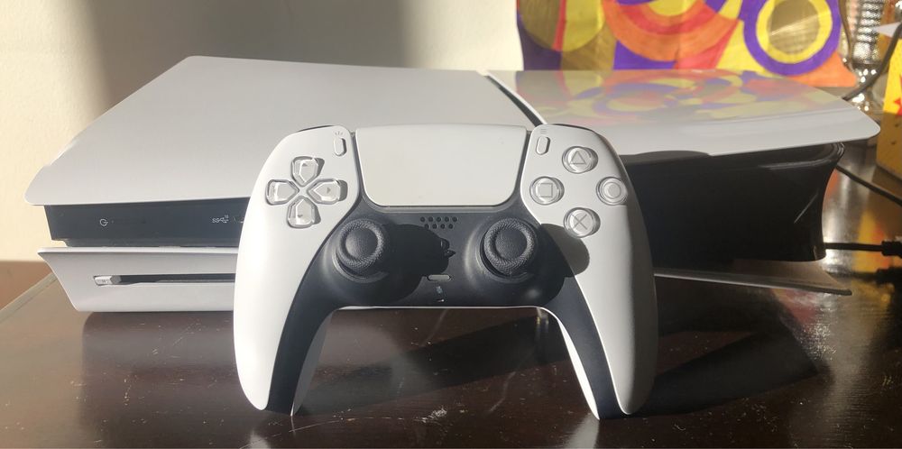Playstation 5 1TB, com comando S/caixa