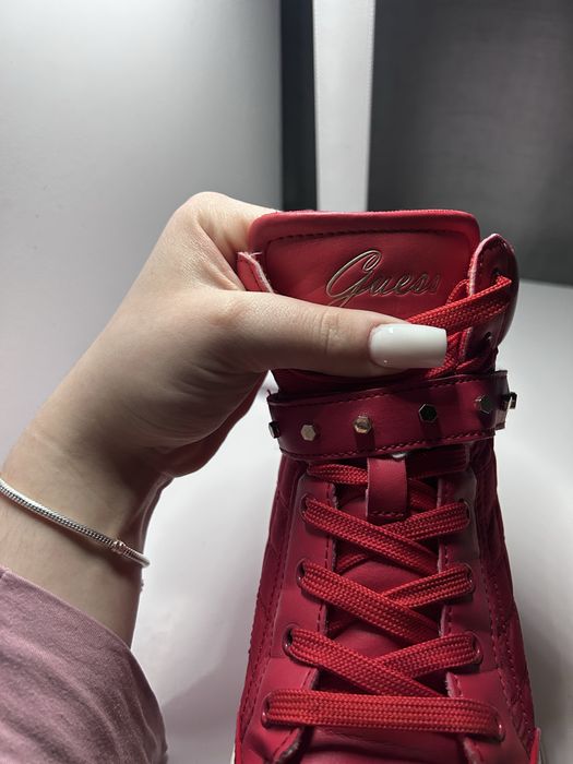 Взуття Guess червоне