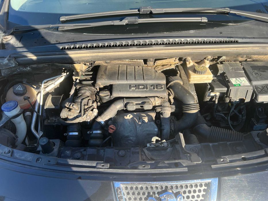 Продається гарний та економний  сімейний Пежо 3008