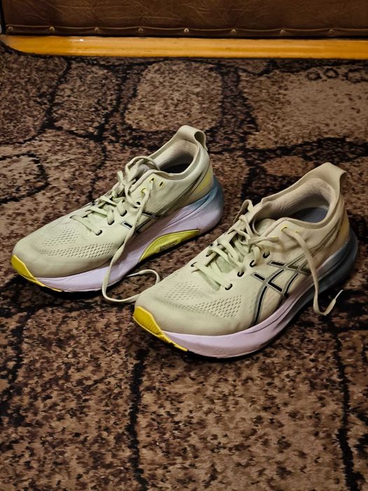 Беговые кроссовки Asics Gel-Kayano 31 идеальное состояние