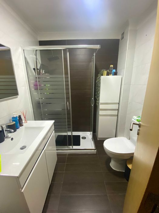 Quarto espaçoso com despesas inclusas