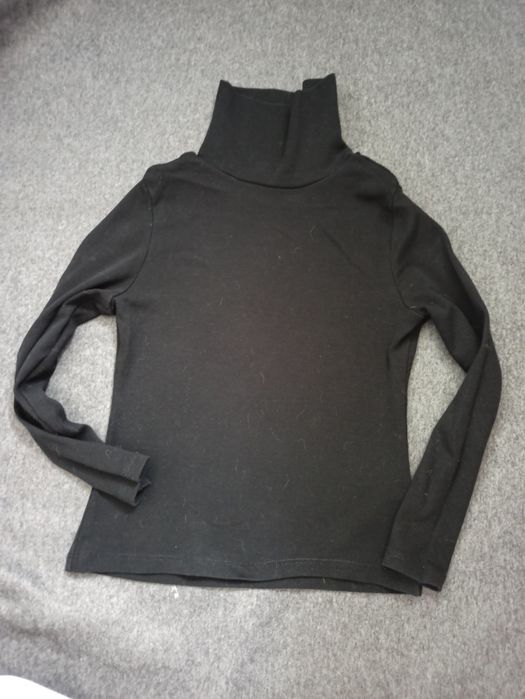 Czarny golf Reserved na 122