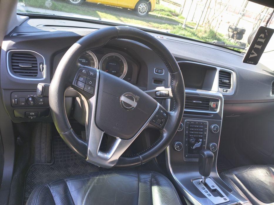 Volvo     V   60