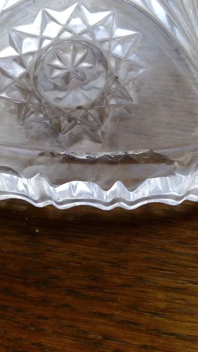 Kryształowa patera z otworem