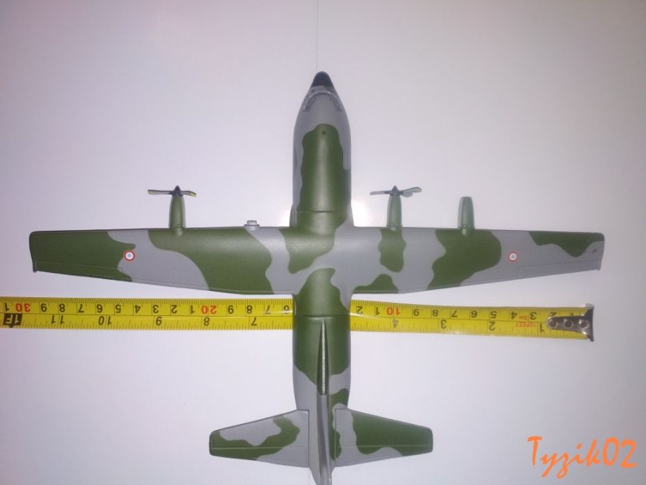 Модель самолета C-130 Hercules/модель C-130 «Геркулес»