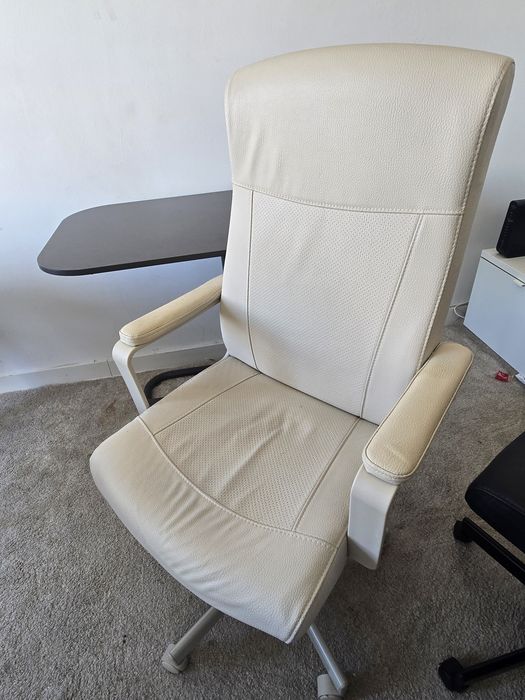 Mesa e cadeira escritório