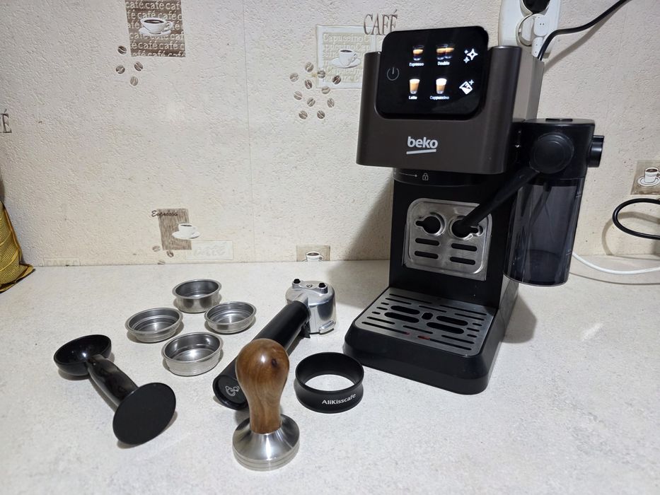 Ekspres BEKO CaffeExperto CEP5464DX z modułem do kapsułek Nespresso