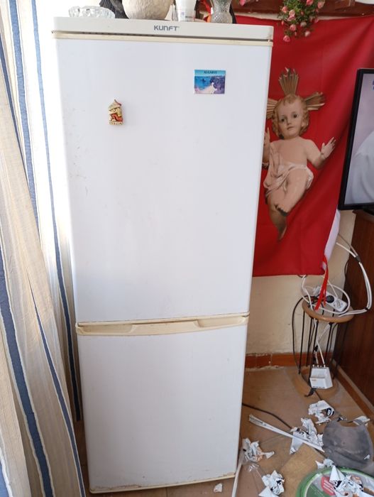 Vendo este frigorífico muito bom estado a trabalhar muito bem