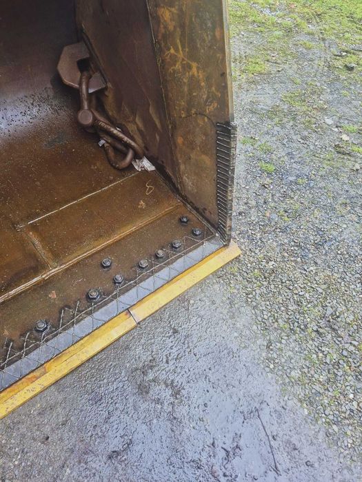 Naprawa łyżek/ Spawanie/ Wytaczanie/ Tulejowanie/ Lemiesz