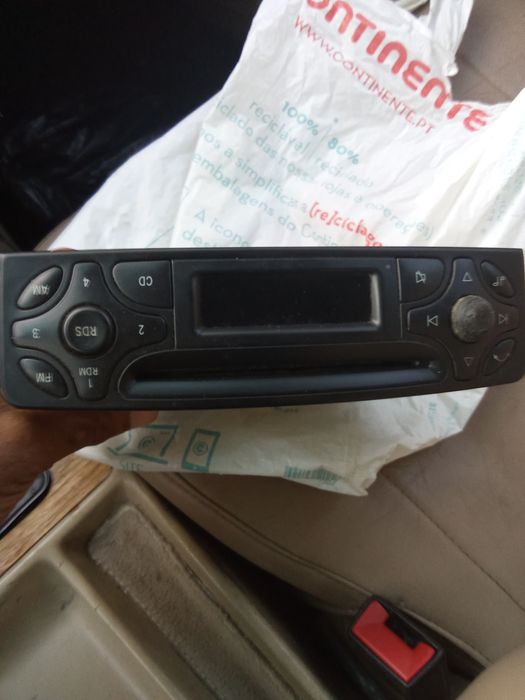 Radio CD original Mercedes Benz em bom estado