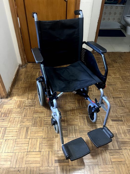 Cadeira De Rodas Manual Orthos com rodas pneumaticas