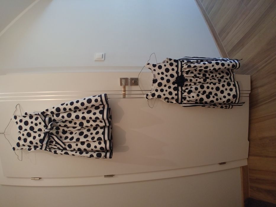 Sukienka 122  z USA biała w granatowe grochy 6 lat warstwowa kokarda