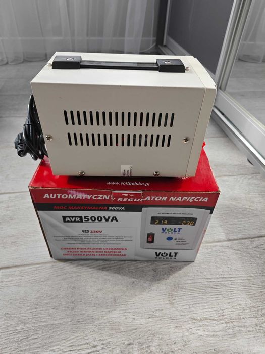 Продам стабилизатор напряжения Volt Polska AVR 500 VA 8-11 %