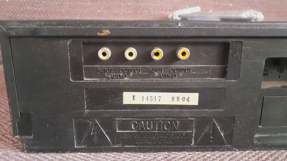 Видеомагнитофон ,