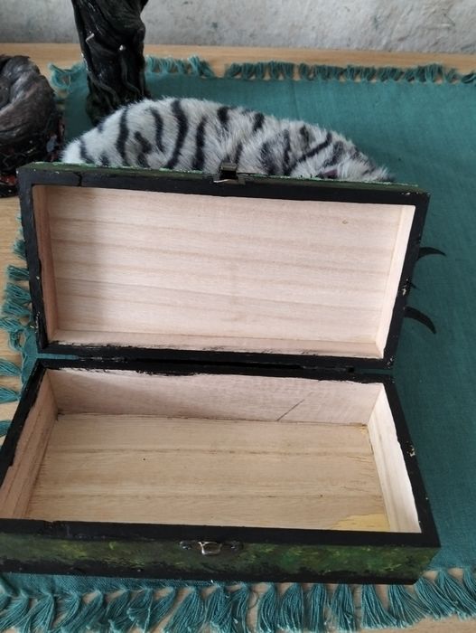 Коробка декорована в стилі фентезі, ручна робота