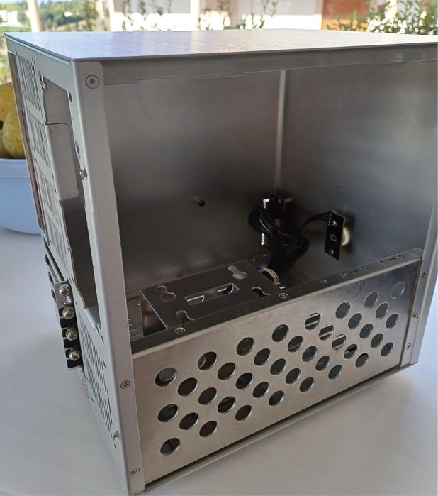 Caixa Mini ATX aluminio