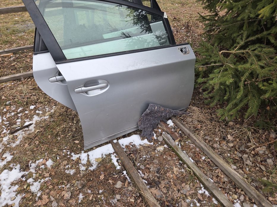 Toyota Prius 3 prawy przód kod lakieru 15 922