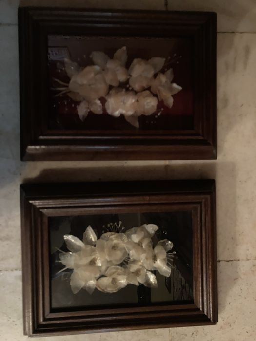 Quadros com arranjo floral em escamas