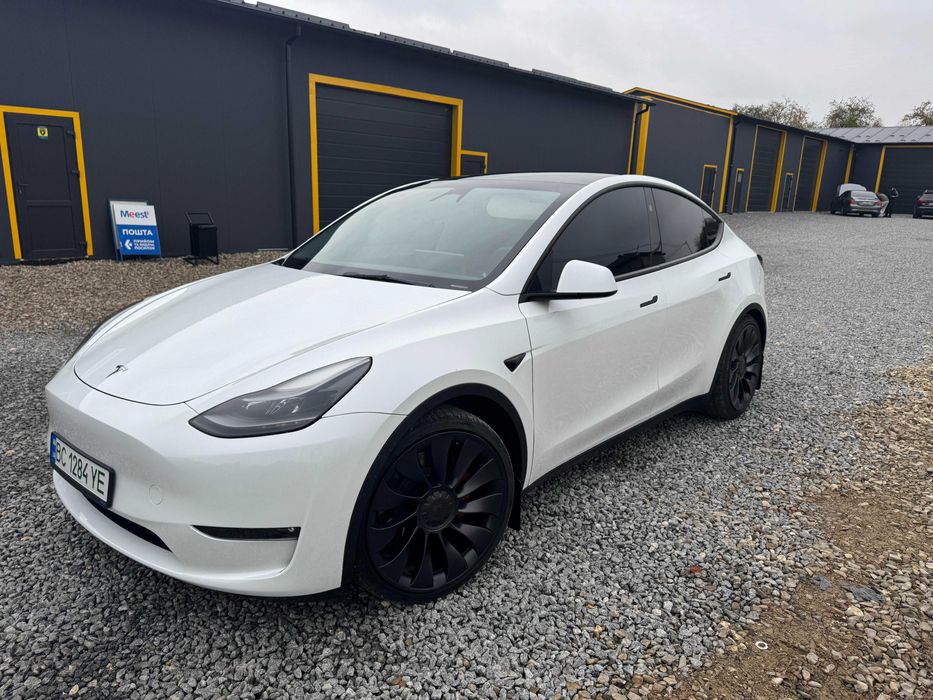 Tesla model Y Performance 2023