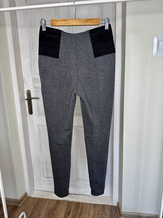 Szare legginsy z czarnymi wstawkami Esmara