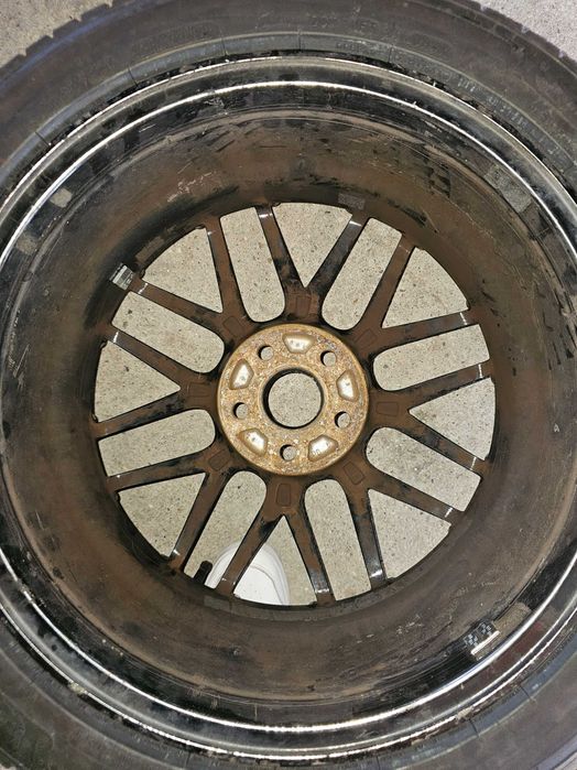 Jantes e pneus de carro