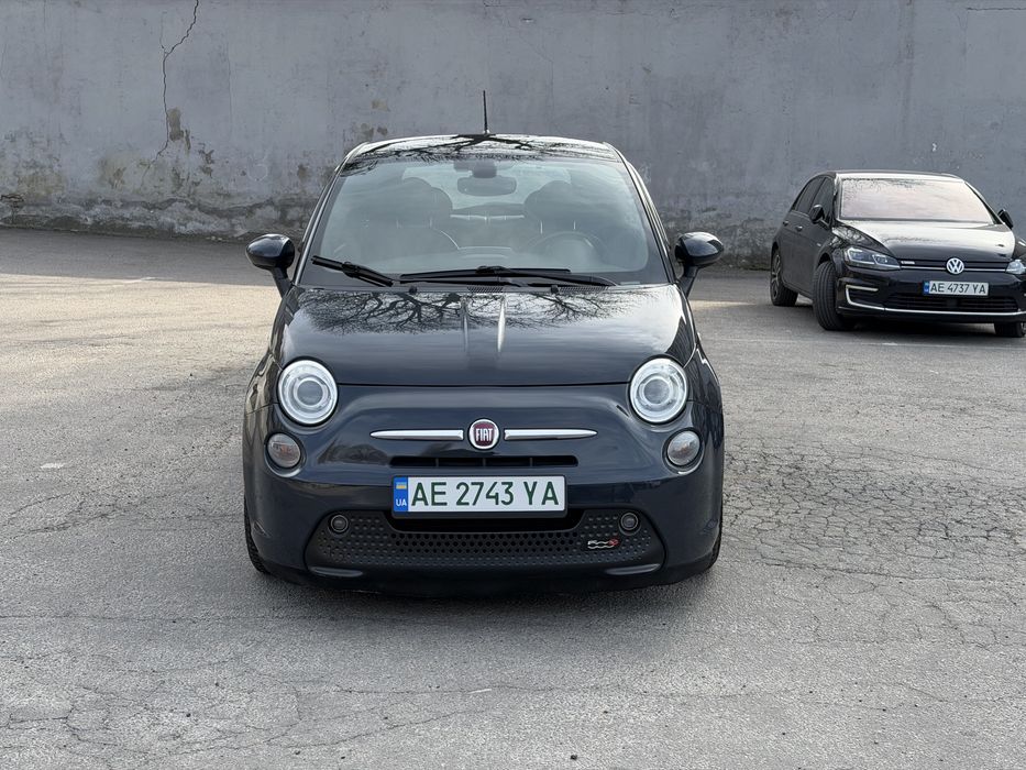 2017 FIAT 500e електромобіль