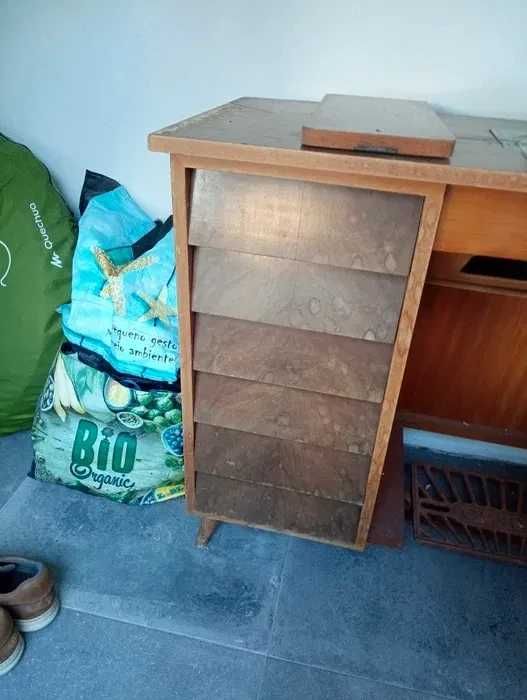 Maquina de costura Oliva CL 50 - Com move l- A trabalhar	... em muito bom estado*