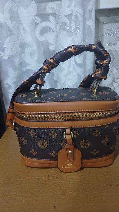 Жіноча сумка луї вітон