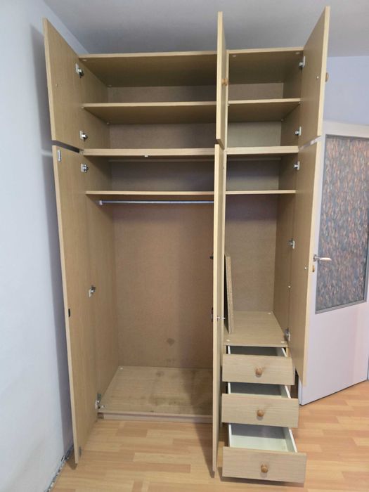 Oddam solidną szafę w dobrym stanie