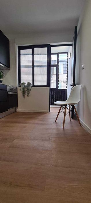 Arrenda-se apartamento T1+1 open space. Telemovel: 91 270 40 86