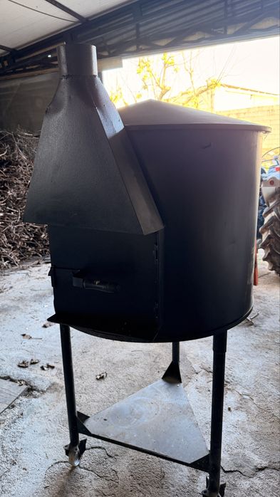 Forno a lenha portatil equipado com rodas