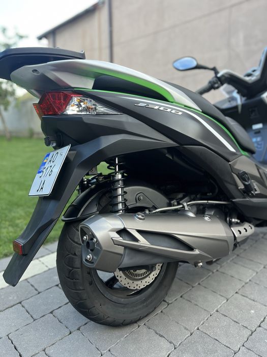 Максі скутер Kawasaki J300
