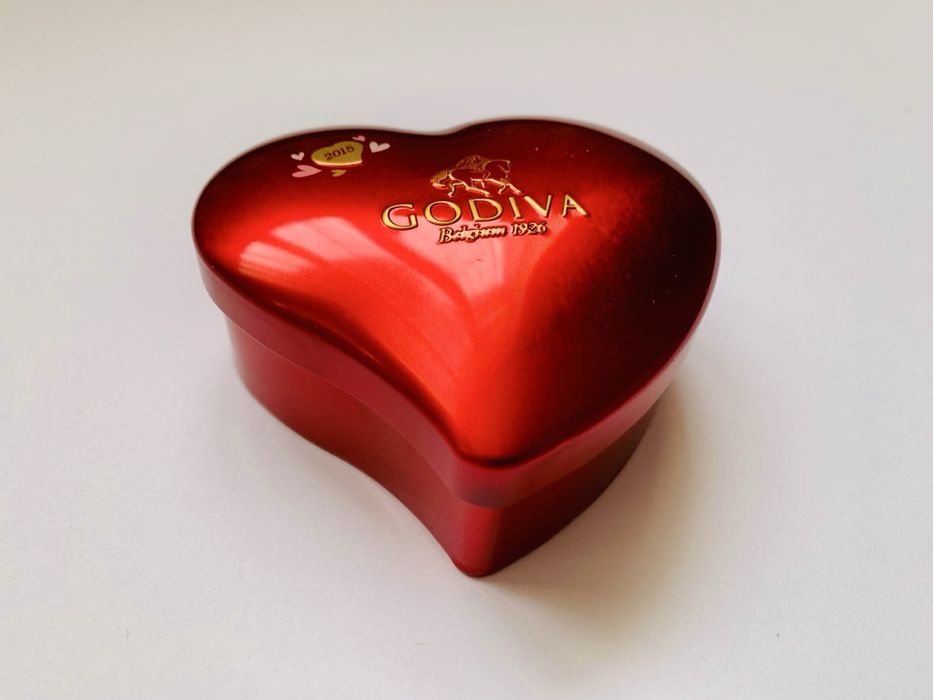 Коробка Godiva 2015 в форме сердца
