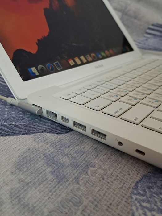 MacBook 13” (2009)