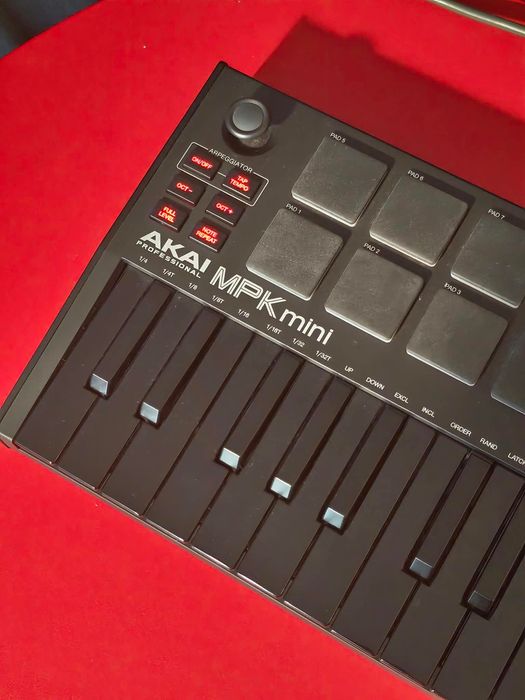Teclado AKAI MPK Mini - MIDI