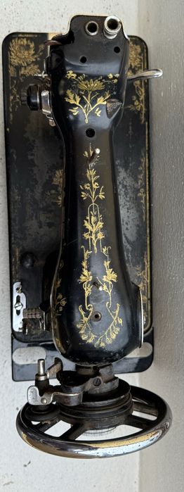 Máquina PFAFF Celebração 30 anos parecida com a singer