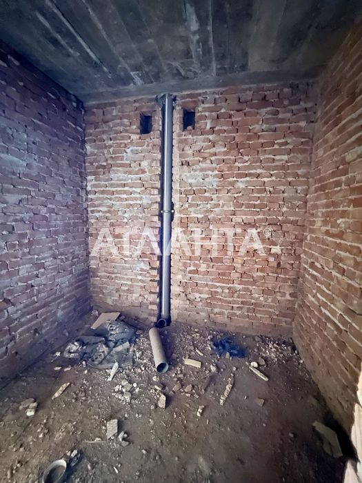 3  кімн, 1 поверх в районі ТЦ Депот