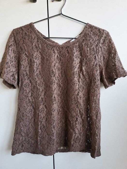 Blusa Rendada Taupe com Laços Pretos nas Costas - See U Soon