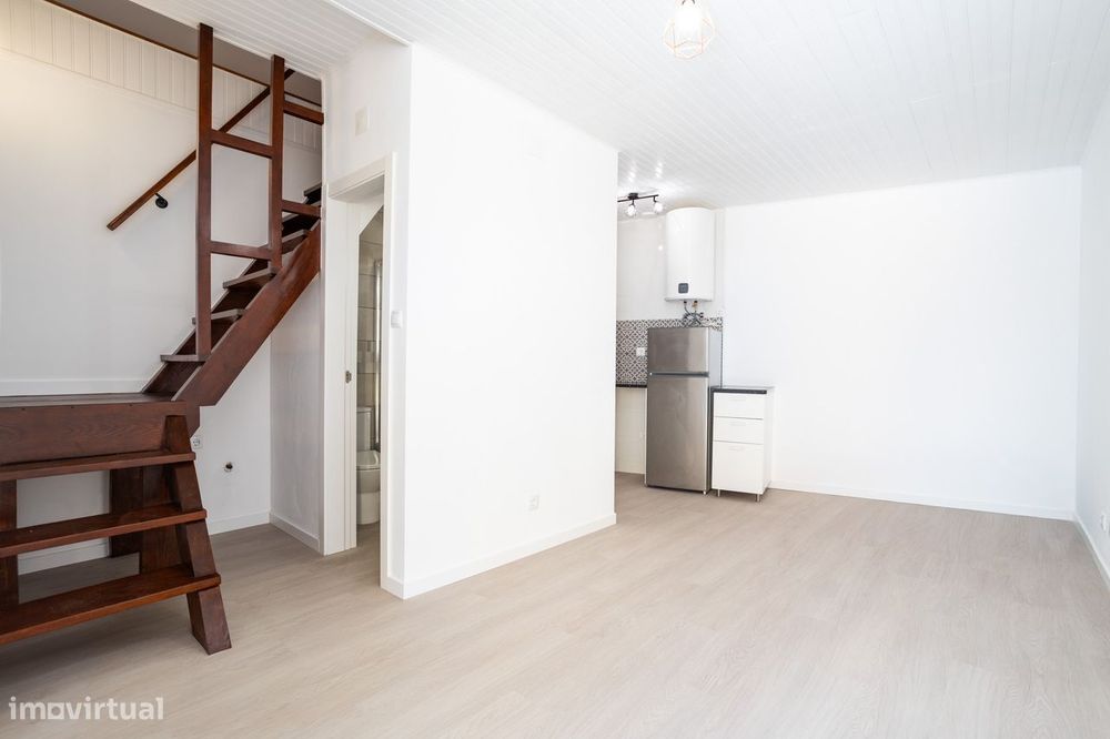 T2 Duplex inserido em vila com pátio em Campo de Ourique