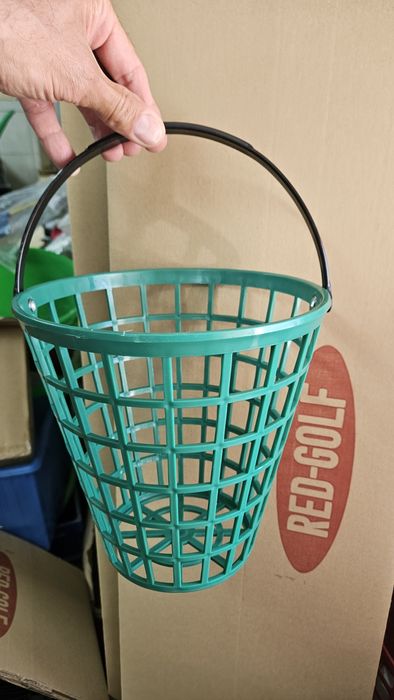 Kosz golfowy poj. 75 pilek na driving range.