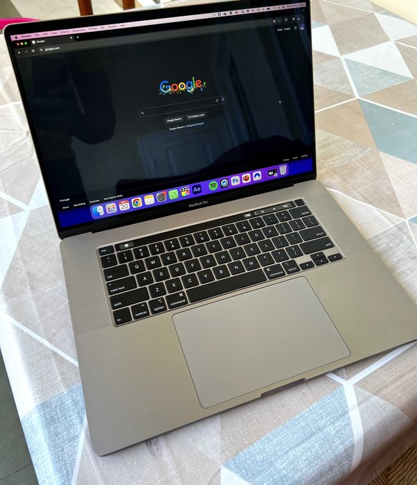 MacBook Pro 16' / 2,6 GHz Intel Core i7 / 16 GB DDR / AMD Radeon 4 GB64586211647875122