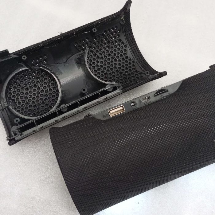 Bluetooth колонка . Разбитая /на запчасти /рабочая