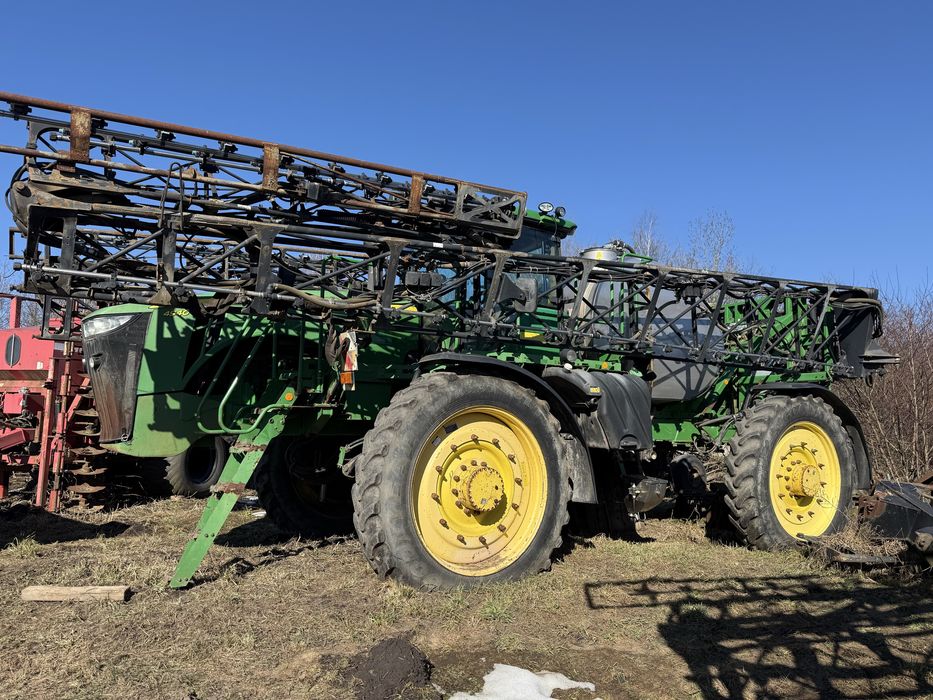 Самохідний обприскувач John Deere 4940