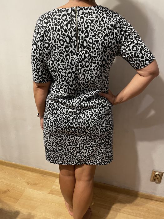 Czarno-biała sukienka mini, wzorzysta, rozmiar XL