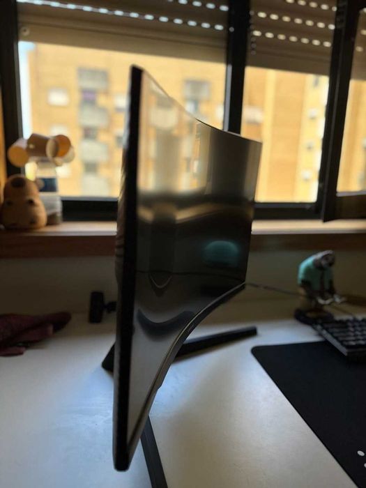 Gaming Monitor Curvo SAMSUNG Odyssey G55C