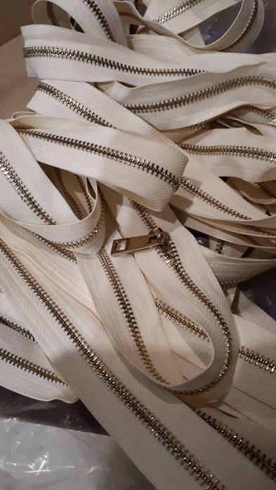 Продам молнии и резинку для одежды и обуви.